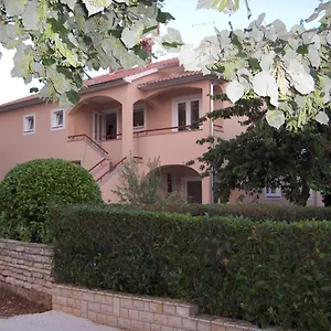 https://villa-dijana-porec.in-istria.net