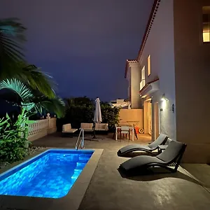 https://villa-puerto-de-la-cruz-tenerife.in-canary-islands.com